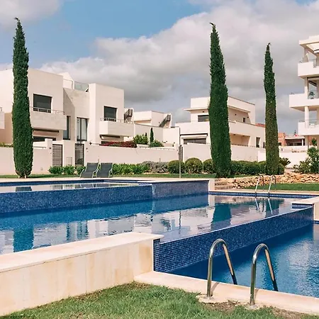 Elegante En Jardines De Montesolana Los Dolses